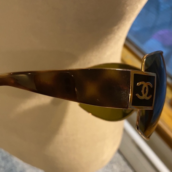 PRICE🔥DROP🔥CHANEL SUNGLASSES 100%AUTHENTIC - Picture 9 of 16